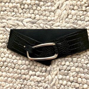White House Black Market leather/elastic statement belt